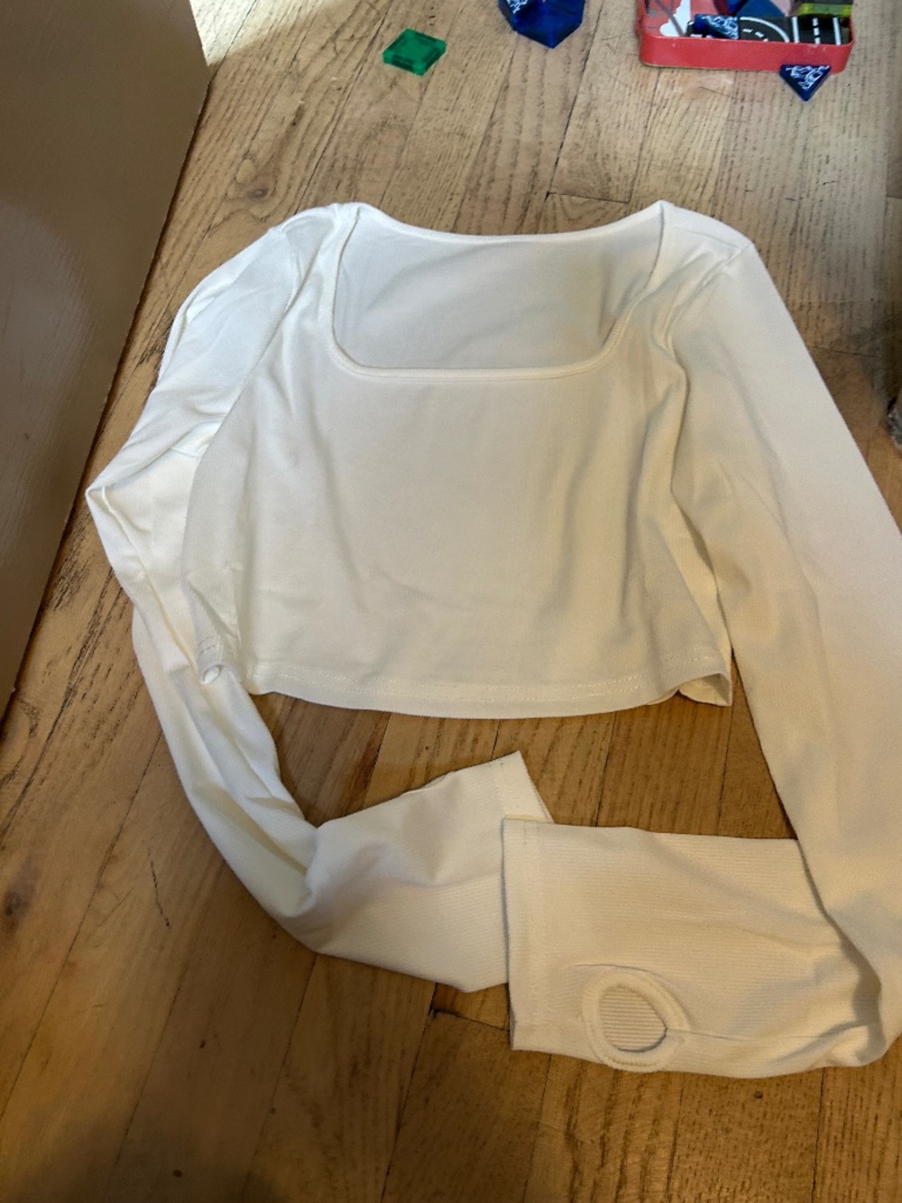 White long sleeve crop top